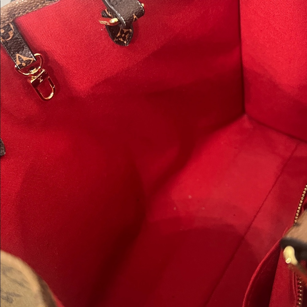 Louis Vuitton Onthego Bag - Picture 8 of 11